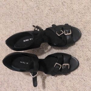 Great Condition - Nine West - size 7.5 black  pumps